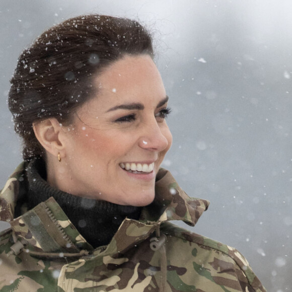 Catherine (Kate) Middleton, princesse de Galles, lors de sa première visite au 1er Bataillon Irish Guards depuis qu'elle est devenu colonel, dans la zone d'entraînement de la plaine de Salisbury, dans le Wiltshire, Royaume Uni, le 8 mars 2023, depuis sa nomination comme colonelle de l'Irish Guards par le roi d'Angleterre. 