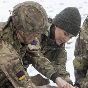 Catherine (Kate) Middleton, princesse de Galles, lors de sa première visite au 1er Bataillon Irish Guards depuis qu'elle est devenu colonel, dans la zone d'entraînement de la plaine de Salisbury, dans le Wiltshire, Royaume Uni, le 8 mars 2023, depuis sa nomination comme colonelle de l'Irish Guards par le roi d'Angleterre. 