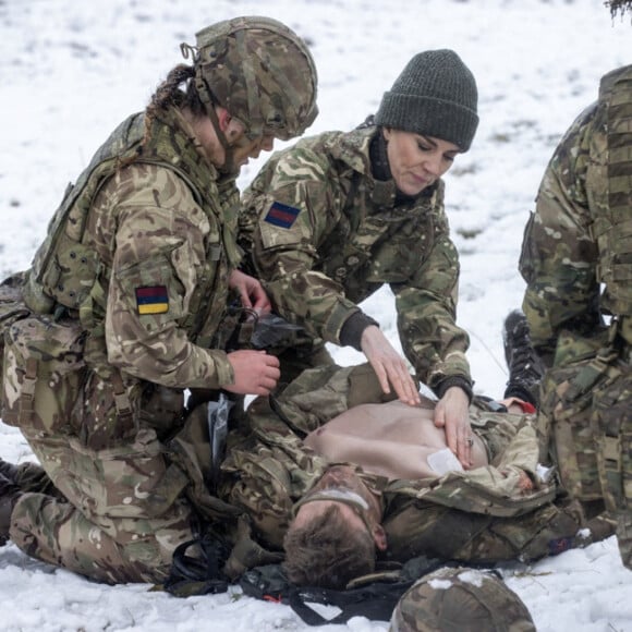 Catherine (Kate) Middleton, princesse de Galles, lors de sa première visite au 1er Bataillon Irish Guards depuis qu'elle est devenu colonel, dans la zone d'entraînement de la plaine de Salisbury, dans le Wiltshire, Royaume Uni, le 8 mars 2023, depuis sa nomination comme colonelle de l'Irish Guards par le roi d'Angleterre. 