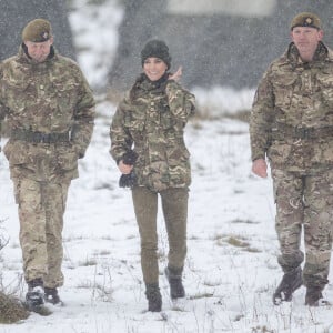 Catherine (Kate) Middleton, princesse de Galles, lors de sa première visite au 1er Bataillon Irish Guards depuis qu'elle est devenu colonel, dans la zone d'entraînement de la plaine de Salisbury, dans le Wiltshire, Royaume Uni, le 8 mars 2023, depuis sa nomination comme colonelle de l'Irish Guards par le roi d'Angleterre. 