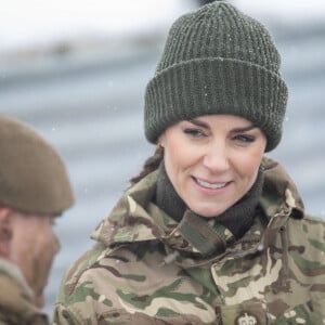 Catherine (Kate) Middleton, princesse de Galles, lors de sa première visite au 1er Bataillon Irish Guards depuis qu'elle est devenu colonel, dans la zone d'entraînement de la plaine de Salisbury, dans le Wiltshire, Royaume Uni, le 8 mars 2023, depuis sa nomination comme colonelle de l'Irish Guards par le roi d'Angleterre. 