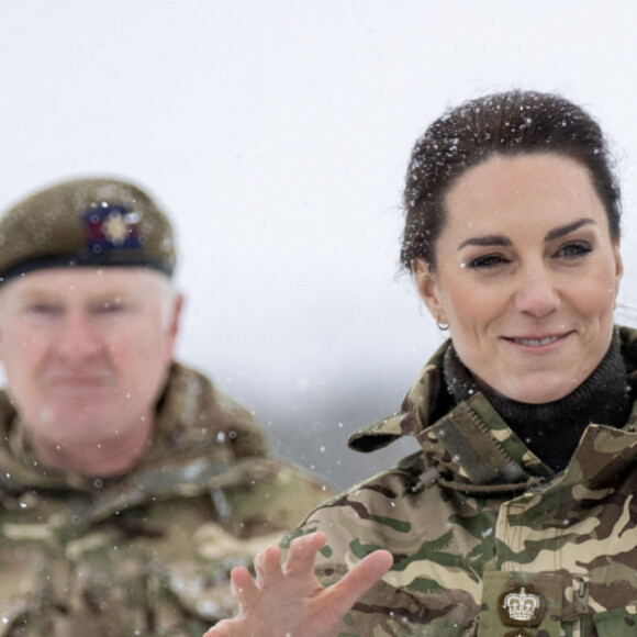 Catherine (Kate) Middleton, princesse de Galles, lors de sa première visite au 1er Bataillon Irish Guards depuis qu'elle est devenu colonel, dans la zone d'entraînement de la plaine de Salisbury, dans le Wiltshire, Royaume Uni, le 8 mars 2023, depuis sa nomination comme colonelle de l'Irish Guards par le roi d'Angleterre. 
