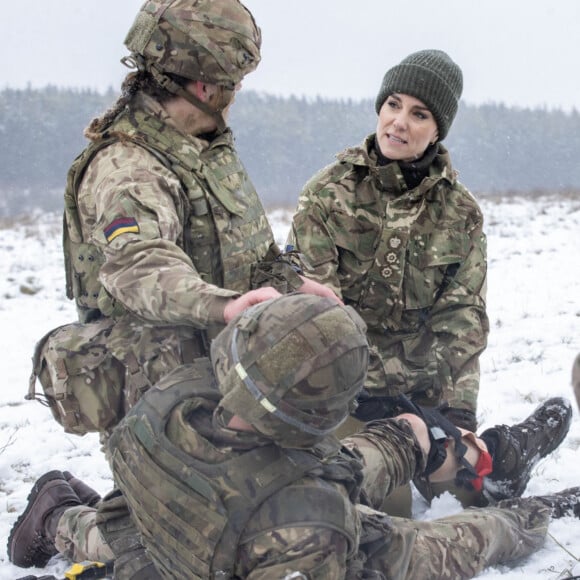 Catherine (Kate) Middleton, princesse de Galles, lors de sa première visite au 1er Bataillon Irish Guards depuis qu'elle est devenu colonel, dans la zone d'entraînement de la plaine de Salisbury, dans le Wiltshire, Royaume Uni, le 8 mars 2023, depuis sa nomination comme colonelle de l'Irish Guards par le roi d'Angleterre. 