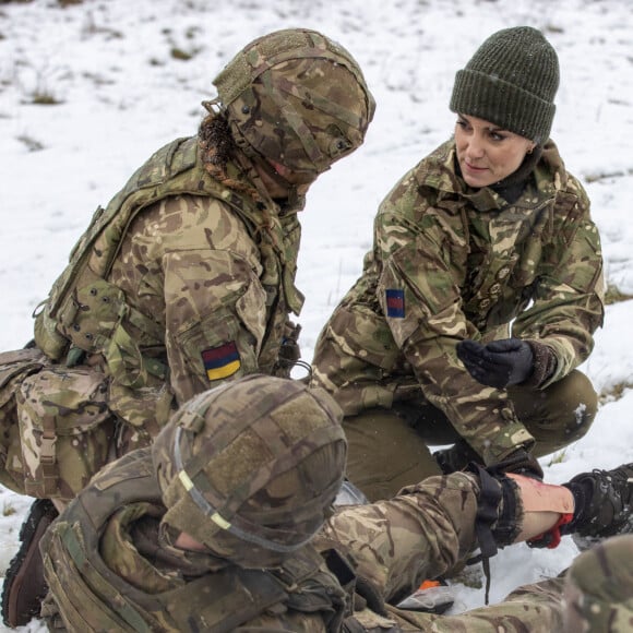 Catherine (Kate) Middleton, princesse de Galles, lors de sa première visite au 1er Bataillon Irish Guards depuis qu'elle est devenu colonel, dans la zone d'entraînement de la plaine de Salisbury, dans le Wiltshire, Royaume Uni, le 8 mars 2023, depuis sa nomination comme colonelle de l'Irish Guards par le roi d'Angleterre. 