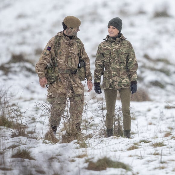 Catherine (Kate) Middleton, princesse de Galles, lors de sa première visite au 1er Bataillon Irish Guards depuis qu'elle est devenu colonel, dans la zone d'entraînement de la plaine de Salisbury, dans le Wiltshire, Royaume Uni, le 8 mars 2023, depuis sa nomination comme colonelle de l'Irish Guards par le roi d'Angleterre. 