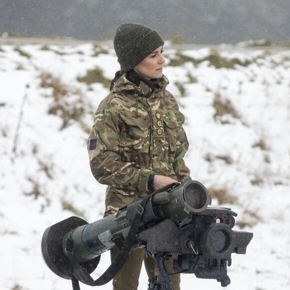 Catherine (Kate) Middleton, princesse de Galles, lors de sa première visite au 1er Bataillon Irish Guards depuis qu'elle est devenu colonel, dans la zone d'entraînement de la plaine de Salisbury, dans le Wiltshire, Royaume Uni, le 8 mars 2023, depuis sa nomination comme colonelle de l'Irish Guards par le roi d'Angleterre. 