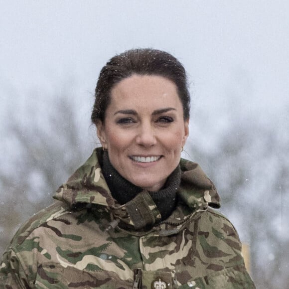 Catherine (Kate) Middleton, princesse de Galles, lors de sa première visite au 1er Bataillon Irish Guards depuis qu'elle est devenu colonel, dans la zone d'entraînement de la plaine de Salisbury, dans le Wiltshire, Royaume Uni, le 8 mars 2023, depuis sa nomination comme colonelle de l'Irish Guards par le roi d'Angleterre. 