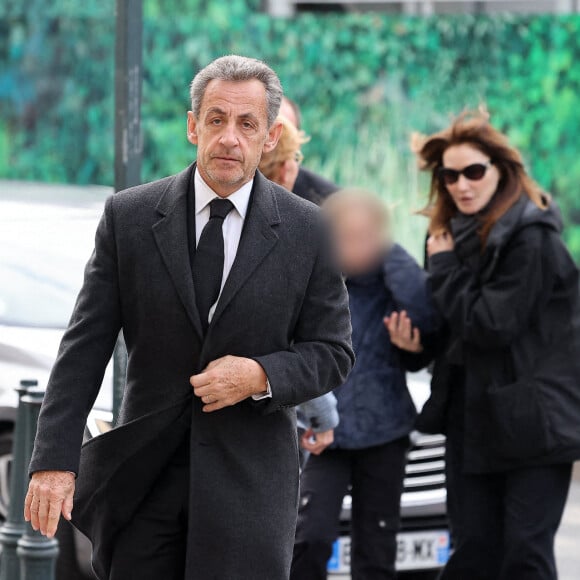 Ses obsèques ont été organisée en l'église Saint-Jean Baptiste de Neuilly-sur-Seine.
Nicolas Sarkozy, sa femme Carla et leur fille Giulia - Obsèques de Päl Sarkozy de Nagy Bocsa en l'église Saint-Jean Baptiste de Neuilly-sur-Seine, le 9 mars 2023. © Dominique Jacovides / Bestimage