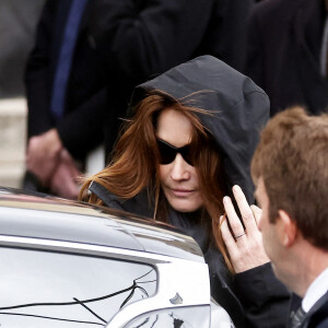 Carla Bruni-Sarkozy - Sorties des obsèques de Päl Sarkozy de Nagy Bocsa en l'église Saint-Jean Baptiste à Neuilly-sur-Seine, le 9 mars 2023. © Dominique Jacovides / Bestimage