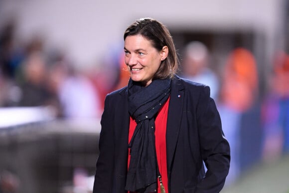 Difficile donc de savoir si Corinne Diacre est en couple ou non à l'heure actuelle !
Corinne Diacre (selectionneur Equipe de France Feminine) - Match amical de football féminin France vs Islande au stade de Nîmes le 4 octobre 2019. © Philippe Lecoeur / Panoramic / Bestimage