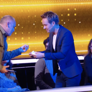 Le candidat Fabrice de "100% Logique" explique avoir perdu une dent en pleine émission - France 2