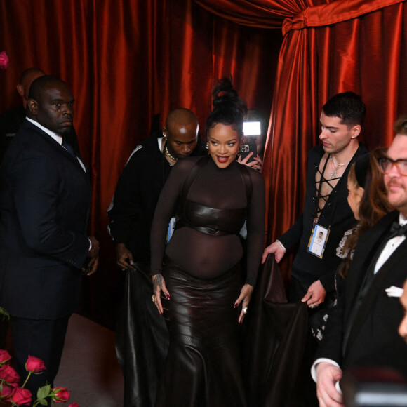 Et son compagnon A$AP Rocky était bien sûr présent à ses côtés, discrètement.
RIHANNA (enceinte) au photocall de la 95ème édition de la cérémonie des Oscars à Los Angeles, le 12 mars 2023. © Kevin Sullivan via Zuma Press/Bestimage 