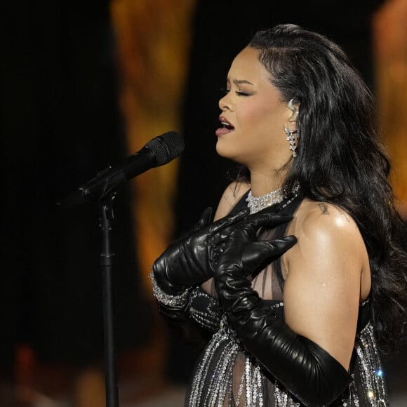Rihanna a chanté sur la scène des Oscars sa chanson Lift me Up @ ABACA