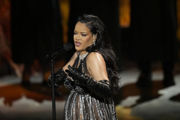 Rihanna a chanté sur la scène des Oscars sa chanson Lift me Up @ ABACA