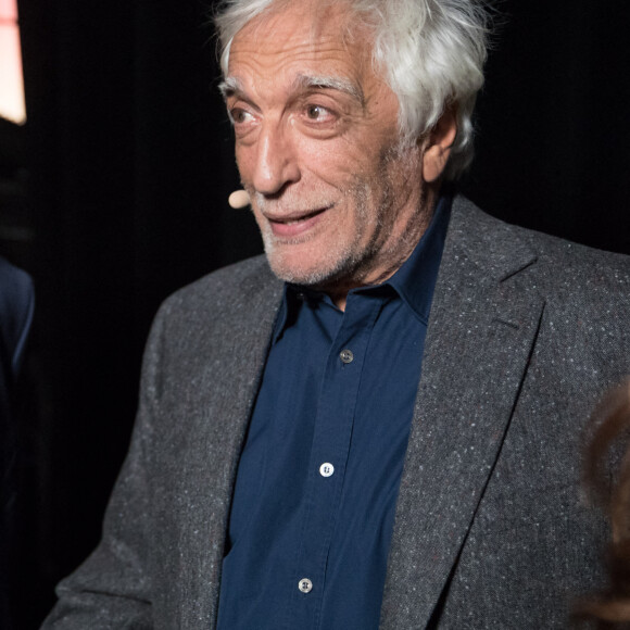 Exclusif - Gerard Darmon, Enrico Macias - Backstage de l'enregistrement de l'émission "La Chanson secrète 7 " à la Scène musicale à Paris, qui sera diffusée le 15 janvier 2021 sur TF1. Après le succès des précédentes éditions, " LA CHANSON SECRETE ", présentée par N.ALIAGAS et produite par DMLS TV, revient sur TF1. 8 artistes ne savent rien de ce qui va se passer pour eux ! Ils ont accepté de jouer le jeu, de se laisser totalement surprendre, émouvoir, parfois même déstabiliser car ils vont découvrir en même temps que les téléspectateurs une surprise : une chanson qui leur est chère revisitée et réinterprétée par un artiste. Des mises en scène spectaculaires au service de l'émotion... Et des émotions fortes pour l'artiste assis dans le fauteuil grâce à la venue sur le plateau de proches et d'invités inattendus. Les téléspectateurs seront aux premières loges pour vivre ces moments d'intimité musicale rare. © Gaffiot-Moreau / Bestimage 