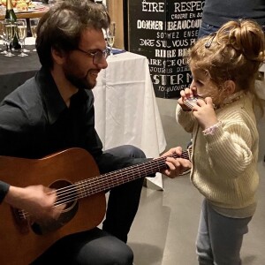 "Encore une fois, un déferlement de haine et de bêtise. Bien sûr que j'y pense à tout ça" avait-il déclaré. "Elle a des soeurs, des frères. Elle a sa mère et puis elle me connaît ! Peut-être qu'on va aller un peu loin, on verra bien." 
Jules, fils de Gérard Darmon et sa petite dernière Léna