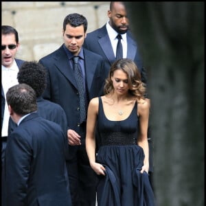 Jessica Alba - Mariage religieux de Tony Parker et Eva Longoria à la mairie du 4ème arrondissement de Paris.
