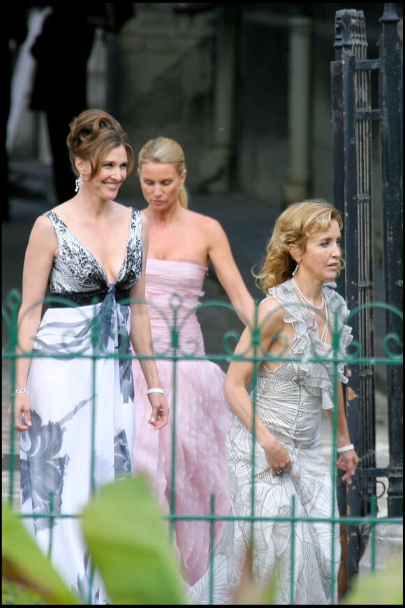 Brenda Strong, Nicollette Sheridan et Felicity Huffman - Mariage religieux de Tony Parker et Eva Longoria à Paris.
