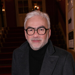 Exclusif - Pascal Praud lors de la première de la pièce de théâtre "L'avare" au Théâtre des Variétés à Paris le 15 janvier 2022 © Rachid Bellak / Bestimage 