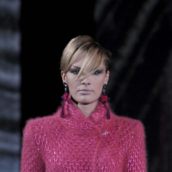 Mais avant elle, il a vécu deux autres histoires avec deux mannequins.
Lavinia Birladeanu- Défilé de mode prêt-à-porter Automne/hiver 2008/2009 à Milan - GIORGIO ARMANI