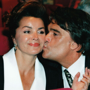 Il s'intitulera "Bernard, la fureur de vivre" et paraîtra le 22 mars prochain aux Éditions de l'Observatoire.
Archives - Bernard Tapie et sa femme Dominique en 1996