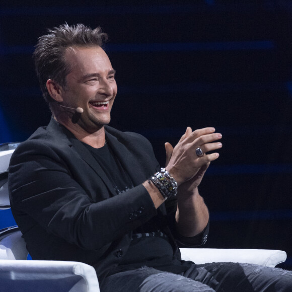 De plus, on peut y découvrir un Cameron métamorphosé physiquement.
Exclusif - David Hallyday - Enregistrement de l'émission "La Chanson secrète 5", qui sera diffusée le 11 janvier 2020 sur TF1, à Paris. Le 17 décembre 2019 © Gaffiot-Perusseau / Bestimage