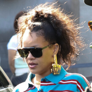 Depuis qu'elle a révélé au monde entier qu'elle attendait son deuxième enfant, Rihanna ne veut plus se cacher
Rihanna, enceinte de son deuxième enfant et son compagnon ASAP Rocky font du shopping à Los Angeles.