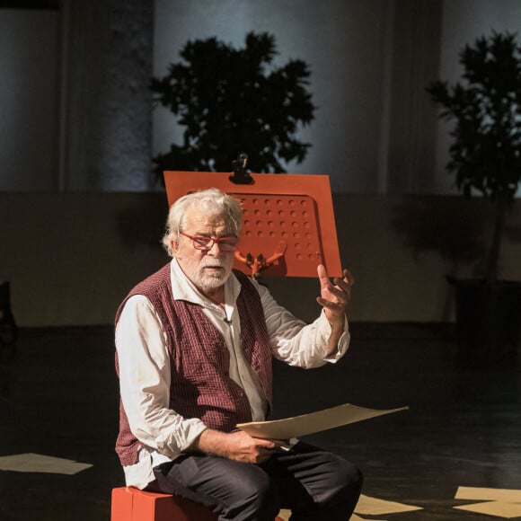 Exclusif - Jacques Weber dans la pièce "Hugo au bistrot" sur la scène du théâtre de Verdure lors de la 36ème édition du Festival de Ramatuelle, France, le 7 août 2020. © Cyril Bruneau/Festival de Ramatuelle/Bestimage 