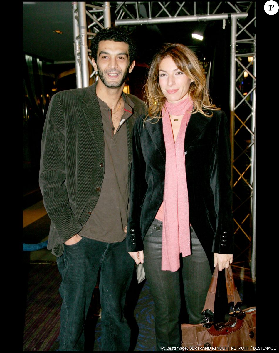 L'histoire ne dit pas si c'est sa rupture avec Ramzy en 2011 qui a poussé Anne Depetrini à consulter des voyantes...
Ramzy et Anne Deprétrini - Première du film "Ne le dis à personne" à l'UGC Normandie le 30 octobre 2006