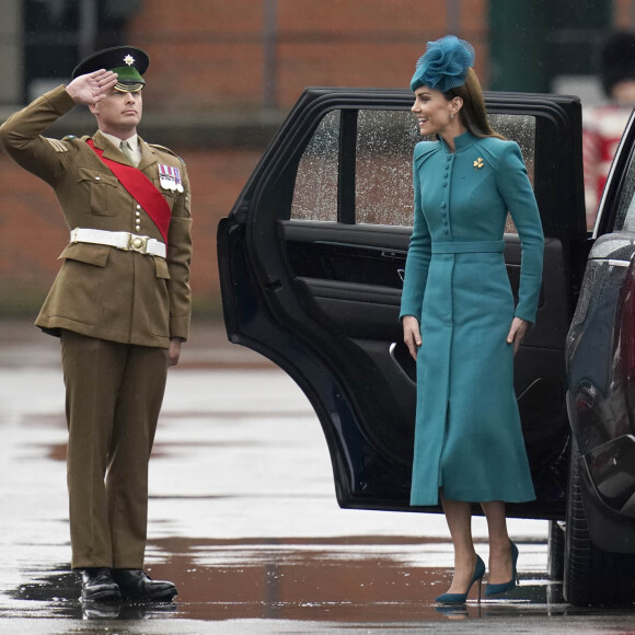Le prince William, prince de Galles, et Catherine (Kate) Middleton, princesse de Galles, à l'assemblée annuelle des Irish Guards Parade de la St Patrick à Mons Barracks à Aldershot, le 17 mars 2023. 