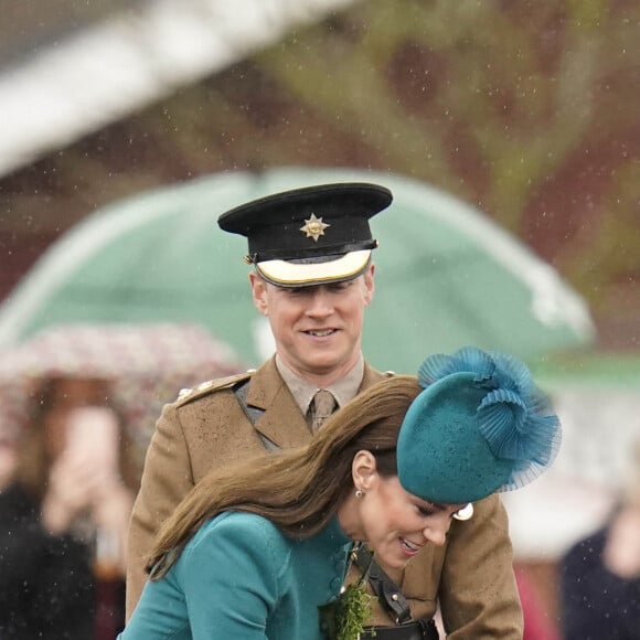 Le prince William, prince de Galles, et Catherine (Kate) Middleton, princesse de Galles, à l'assemblée annuelle des Irish Guards Parade de la St Patrick à Mons Barracks à Aldershot, le 17 mars 2023. 