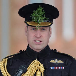 Son mari, quant à lui, lui a fait une belle déclaration.
Le prince William, prince de Galles, et Catherine (Kate) Middleton, princesse de Galles, à l'assemblée annuelle des Irish Guards Parade de la St Patrick à Mons Barracks à Aldershot, le 17 mars 2023. 