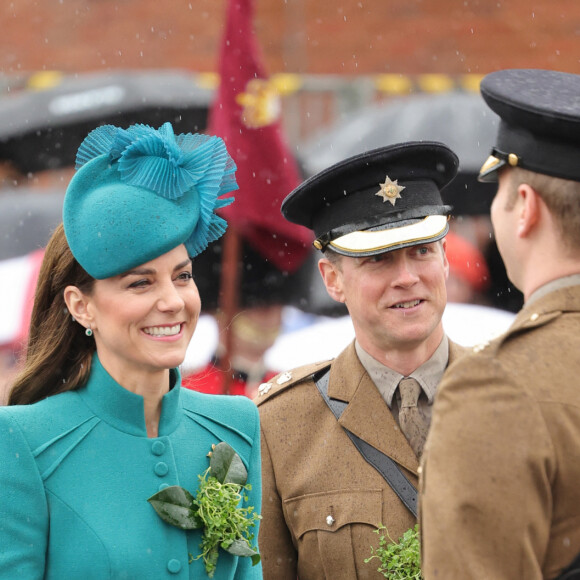 Le prince William, prince de Galles, et Catherine (Kate) Middleton, princesse de Galles, à l'assemblée annuelle des Irish Guards Parade de la St Patrick à Mons Barracks à Aldershot, le 17 mars 2023. 