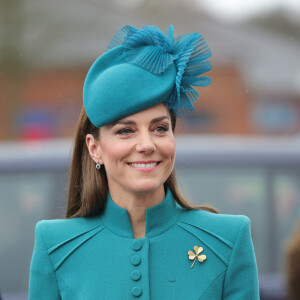 Kate Middleton était dans le sud de l'Angleterre pour la Saint Patrick. 
Le prince William, prince de Galles, et Catherine (Kate) Middleton, princesse de Galles, à l'assemblée annuelle des Irish Guards Parade de la St Patrick à Mons Barracks à Aldershot.