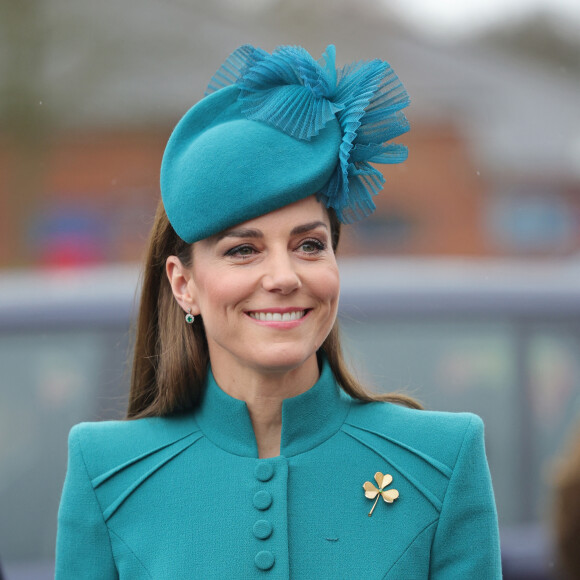 Kate Middleton était dans le sud de l'Angleterre pour la Saint Patrick. 
Le prince William, prince de Galles, et Catherine (Kate) Middleton, princesse de Galles, à l'assemblée annuelle des Irish Guards Parade de la St Patrick à Mons Barracks à Aldershot.
