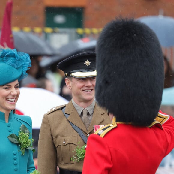 Le prince William, prince de Galles, et Catherine (Kate) Middleton, princesse de Galles, à l'assemblée annuelle des Irish Guards Parade de la St Patrick à Mons Barracks à Aldershot, le 17 mars 2023. 