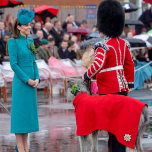 Le prince William, prince de Galles, et Catherine (Kate) Middleton, princesse de Galles, à l'assemblée annuelle des Irish Guards Parade de la St Patrick à Mons Barracks à Aldershot, le 17 mars 2023. 