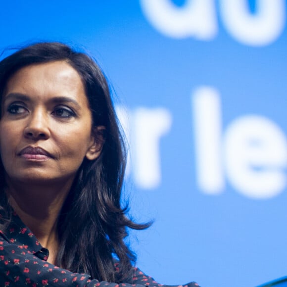 "Ca fait pas pauvre fille ?", a-t-elle demandé à l'homme qui la filme.
Karine Le Marchand (marraine de la CNDP (Commission nationale du débat public) et animatrice de lémission "L'amour est dans le pré") au 57ème salon International de l'Agriculture au parc des expositions de la porte de Versailles à Paris, France, le 23 février 2020. © Jean-Baptiste Autissier/Panoramic/Bestimage