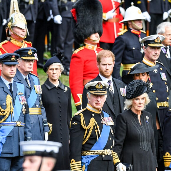 Sophie de Wessex, le prince Edward, le duc de Kent, la princesse Anne et son mari Tim Laurence feront partie de la procession
La princesse Charlotte de Galles, Le prince George de Galles, Le prince William, prince de Galles, Le prince Harry, duc de Sussex,Meghan Markle, duchesse de Sussex, Timothy Laurence, Le roi Charles III d'Angleterre,, Camilla Parker Bowles, reine consort d'Angleterre, La princesse Anne, La princesse Beatrice d'York et Le prince Andrew, duc d'York - Funérailles nationales de la reine Elizabeth II à Londres, Royaume Uni, le 19 septembre 2022. © Avalon/panoramic/Bestimage 