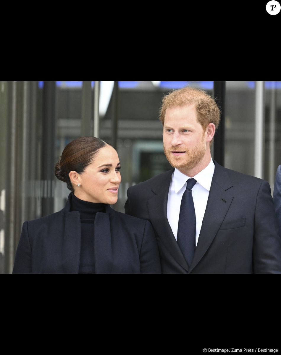 Harry et Meghan n'ont pas encore confirmé leur venue mais s'ils étaient présents, ils ne feraient pas partie du cortège. C'est d'ailleurs sans leurs enfants Archie et Lilibet, trop jeunes, qu'ils assisteraient à la cérémonie. Reste à savoir si prendre part au couronnement leur fait envie...
Le prince Harry, duc de Sussex et Meghan Markle, duchesse de Sussex, en visite à New York, le 23 septembre 2021. © Taidgh Barron/Zuma Press/Bestimage