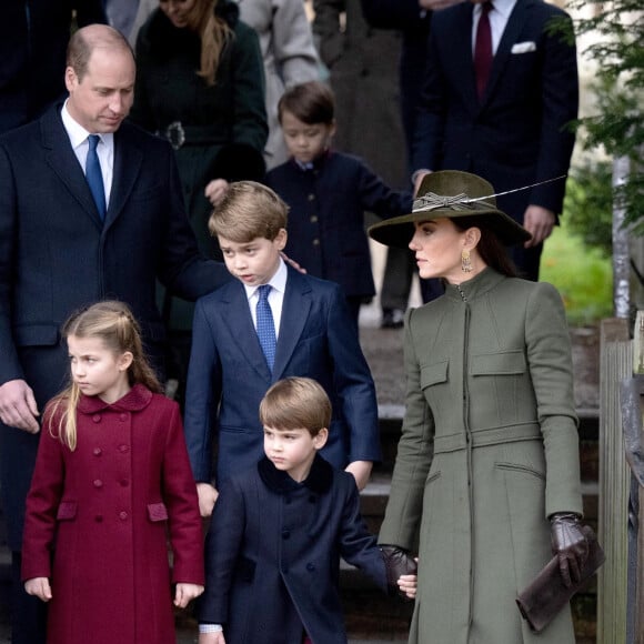 Le prince William, prince de Galles, Catherine (Kate) Middleton, princesse de Galles, le prince George de Galles, la princesse Charlotte de Galles, et le prince Louis de Galles, - La famille royale d'Angleterre assiste au service religieux de Noël à l'église St Mary Magdalene à Sandringham, Norfolk, Royaume Uni, le 25 décembre 2022. 