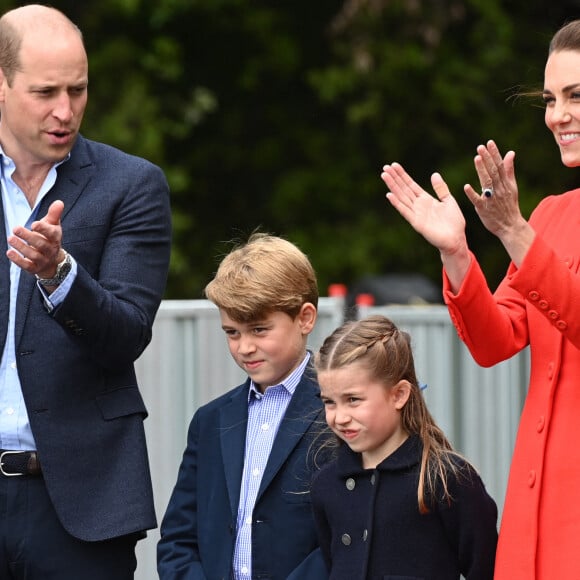 Le prince William, duc de Cambridge, et Catherine (Kate) Middleton, duchesse de Cambridge, accompagnés de leurs enfants, le prince George de Cambridge et la princesse Charlotte de Cambridge en visite au château de Cardiff, Royaume Uni, le 4 juin 2022, à l'occasion du jubilé de platine de la reine d'Angleterre. 