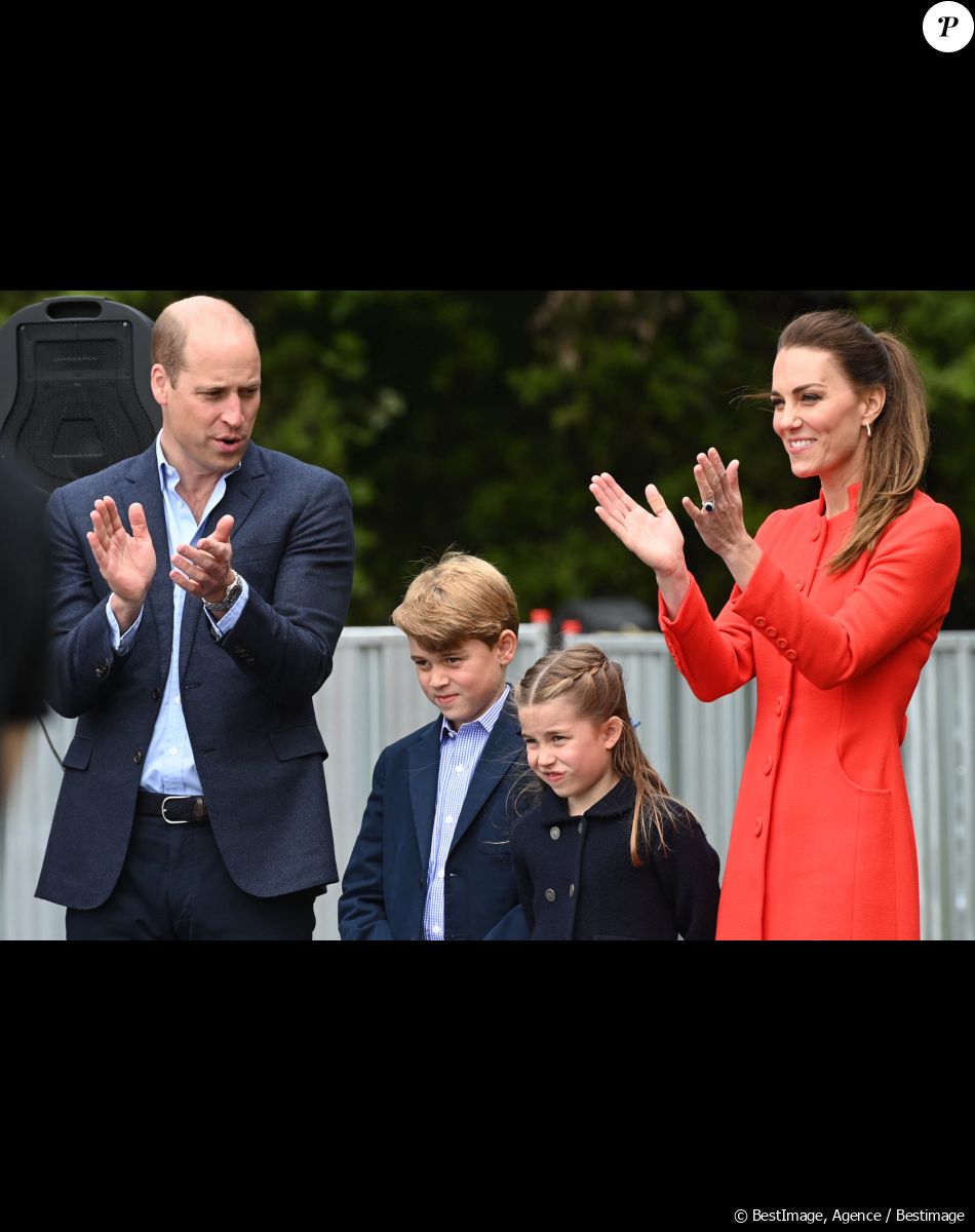 Le prince William, duc de Cambridge, et Catherine (Kate) Middleton, duchesse de Cambridge, accompagnés de leurs enfants, le prince George de Cambridge et la princesse Charlotte de Cambridge en visite au château de Cardiff, Royaume Uni, le 4 juin 2022, à l'occasion du jubilé de platine de la reine d'Angleterre.
