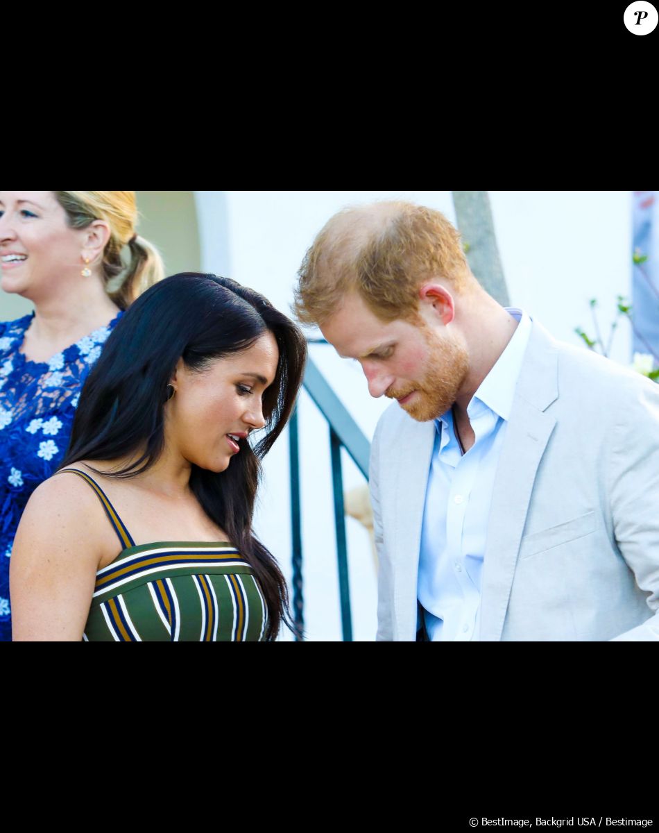 Le prince Harry, duc de Sussex, et Meghan Markle, duchesse de Sussex, lors d'une réception dans les jardins de la résidence du haut-commissaire britannique au Cap, Afrique du Sud, le 24 septembre 2019.