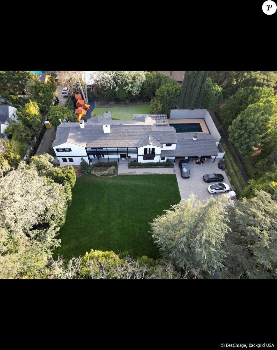 Exclusif - Vues aériennes de la maison de Macaulay Culkin et de sa compagne Brenda Song dans le quartier de Toluca Lake à Los Angeles. La maison, composée de cinq chambres et six salles de bains, a été acquise pour 8 millions de dollars à K.Sutherland.