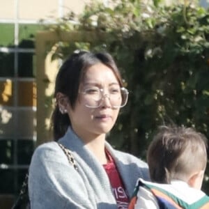 Exclusif - Macaulay Culkin et sa fiancée Brenda Song emmènent leur fils Dakota chez le coiffeur à Los Angeles le 23 décembre 2022.