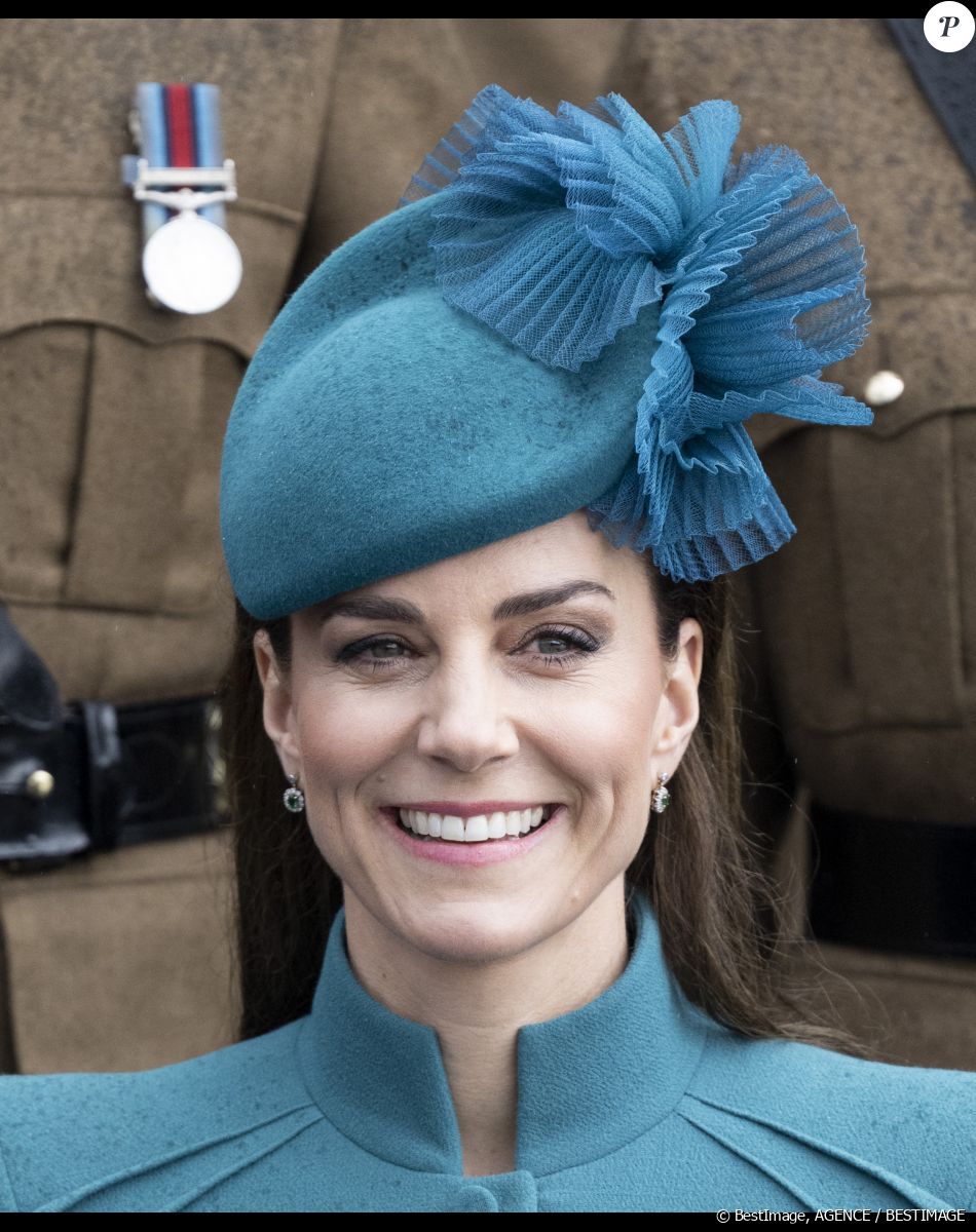 La colonelle Catherine (Kate) Middleton, princesse de Galles, à l'assemblée annuelle des Irish Guards Parade de la St Patrick à Mons Barracks à Aldershot, le 17 mars 2023. Catherine (Kate) Middleton, princesse de Galles, a récemment été nommée colonelle de l'Irish Guards par le roi d'Angleterre.