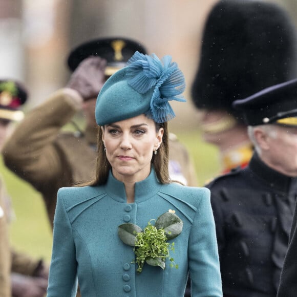 Le prince William, prince de Galles, et la colonelle Catherine (Kate) Middleton, princesse de Galles, à l'assemblée annuelle des Irish Guards Parade de la St Patrick à Mons Barracks à Aldershot, le 17 mars 2023. Catherine (Kate) Middleton, princesse de Galles, a récemment été nommée colonelle de l'Irish Guards par le roi d'Angleterre. 