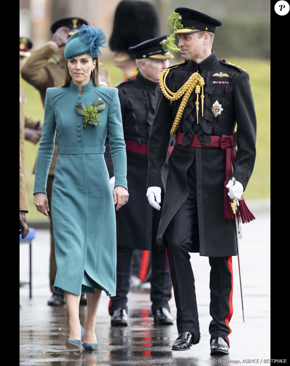 Le prince William, prince de Galles, et la colonelle Catherine (Kate) Middleton, princesse de Galles, à l'assemblée annuelle des Irish Guards Parade de la St Patrick à Mons Barracks à Aldershot, le 17 mars 2023. Catherine (Kate) Middleton, princesse de Galles, a récemment été nommée colonelle de l'Irish Guards par le roi d'Angleterre.