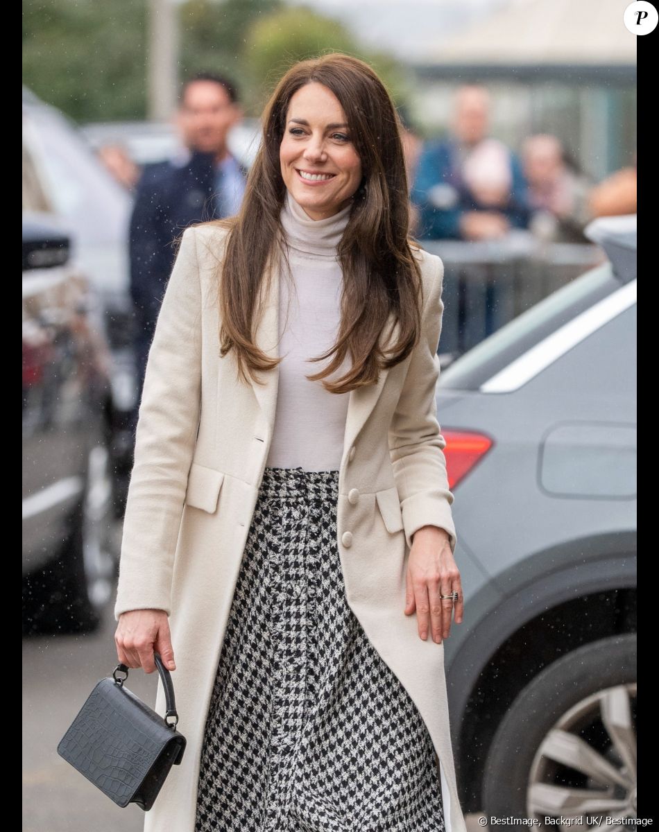 Kate Middleton a dévoilé une photo spéciale à l'occasion de la fête des mères
Kate Catherine Middleton, princesse de Galles, en visite au centre "Aberavon Leisure and Fitness" à Port Talbot.